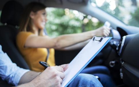 Governo de Massachusetts lança informativo sobre como obter a carteira de motorista