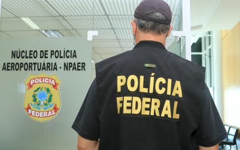 Casal e criança tentam sair de São Paulo para Newark (NJ) com documentos falsos